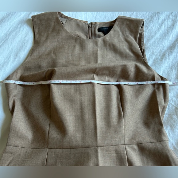 $168 J Crew Women Ruffle Hem Dress in Super 120s Wool Tan Camel size 4 - Picture 16 of 16